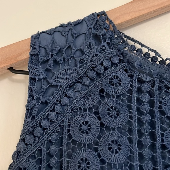 A&F Blue Eyelet Lace Crop Top - Picture 5 of 8